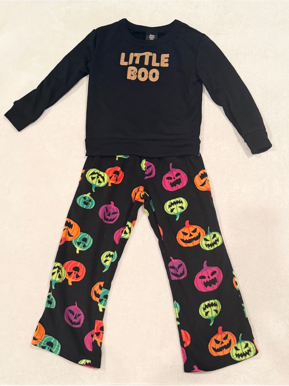Sz 4/5 Kids 'Little Boo' Halloween Pajama Set - Black with Neon Pumpkins